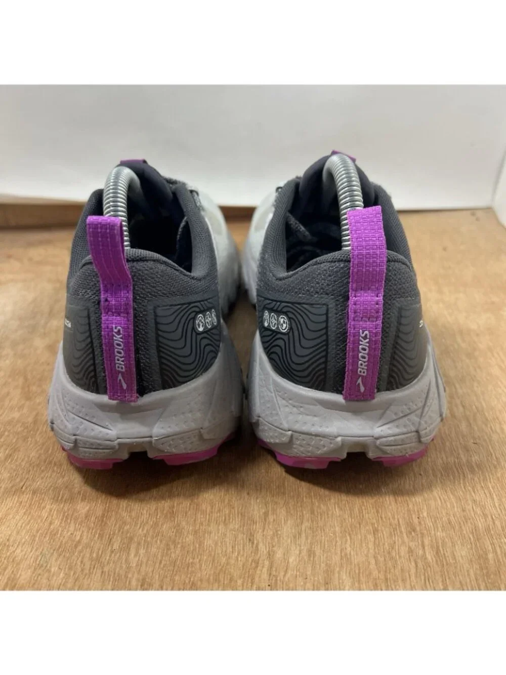 Brooks Cascadia 17 Trail Running Hiking Shoe Women Size 9.5 Grey Purple
